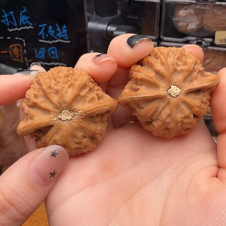 O***R吊坠文玩核桃宫灯44全