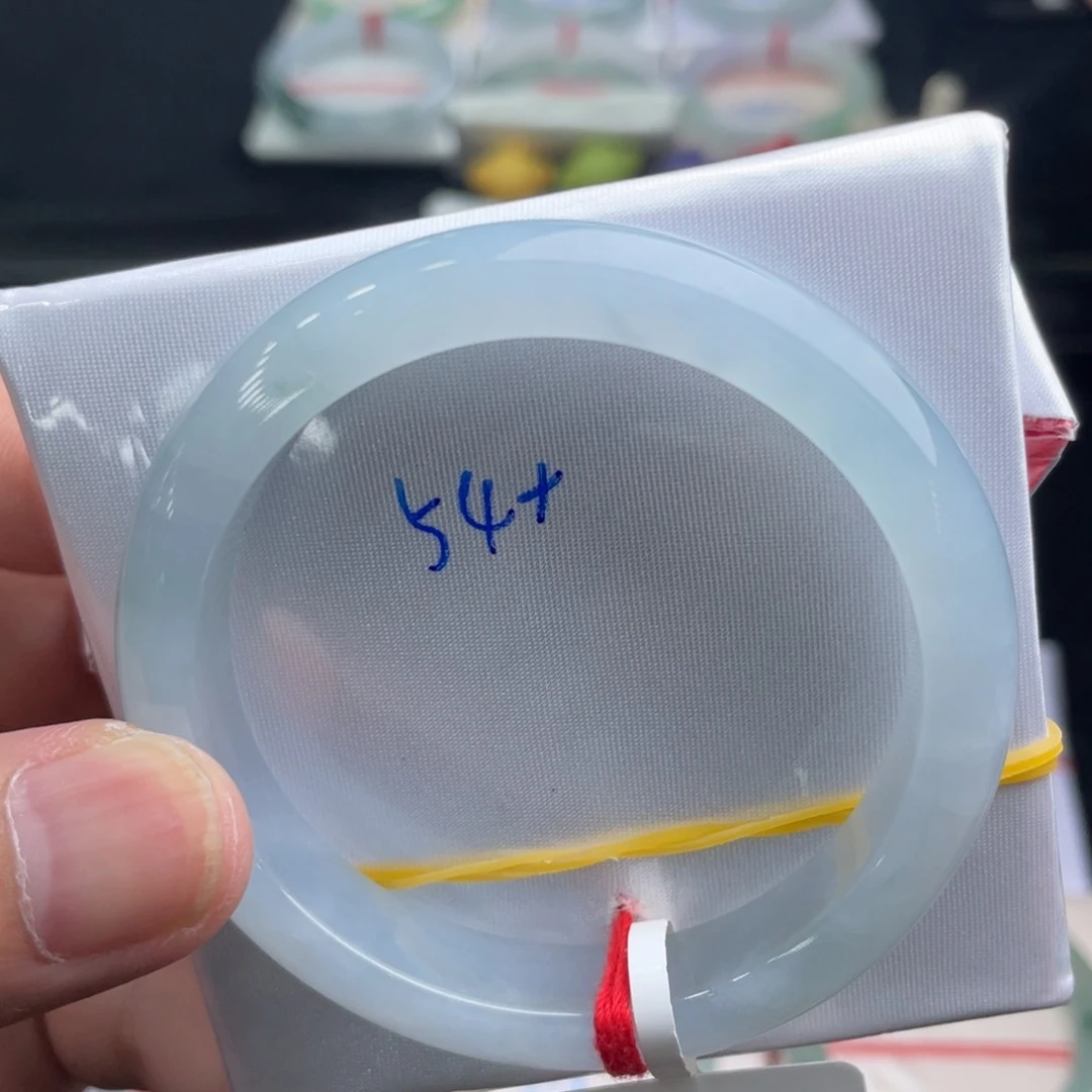 翡翠手镯未镶嵌翡翠手镯