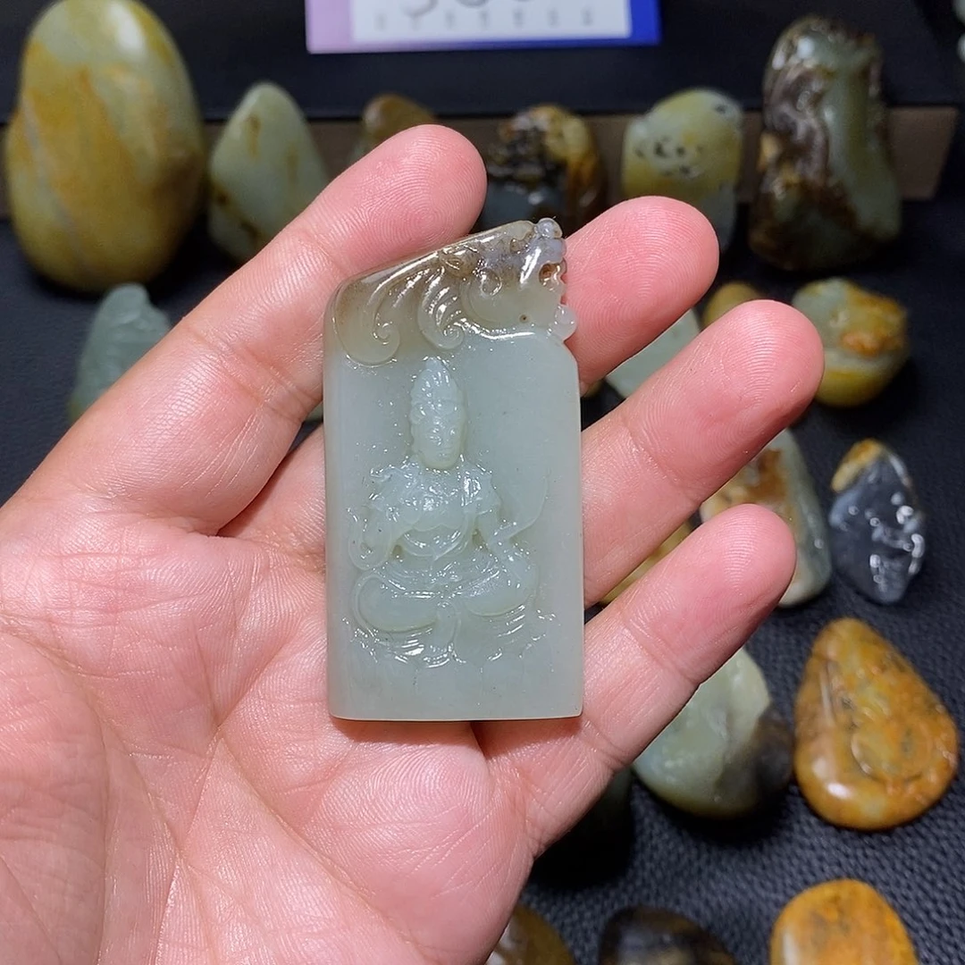 赵****和田玉未镶嵌颈饰