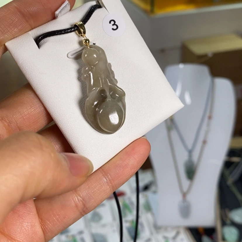 【闪购商品】翡翠未镶嵌颈饰