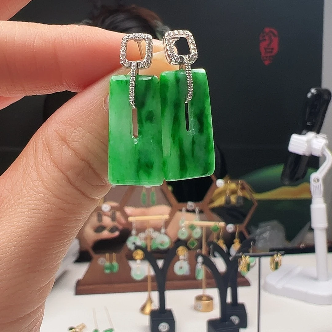 18K金镶嵌翡翠耳饰