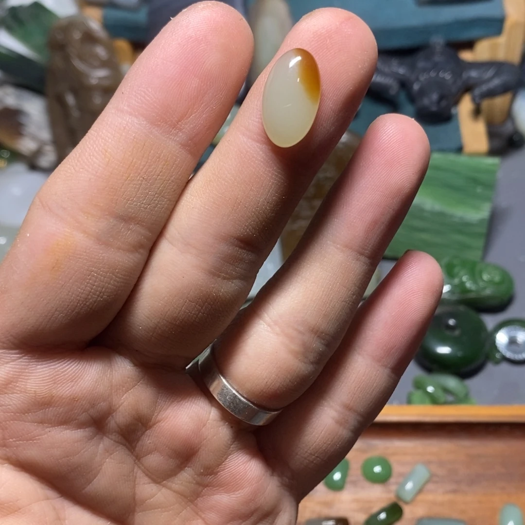 B***e和田玉未镶嵌颈饰