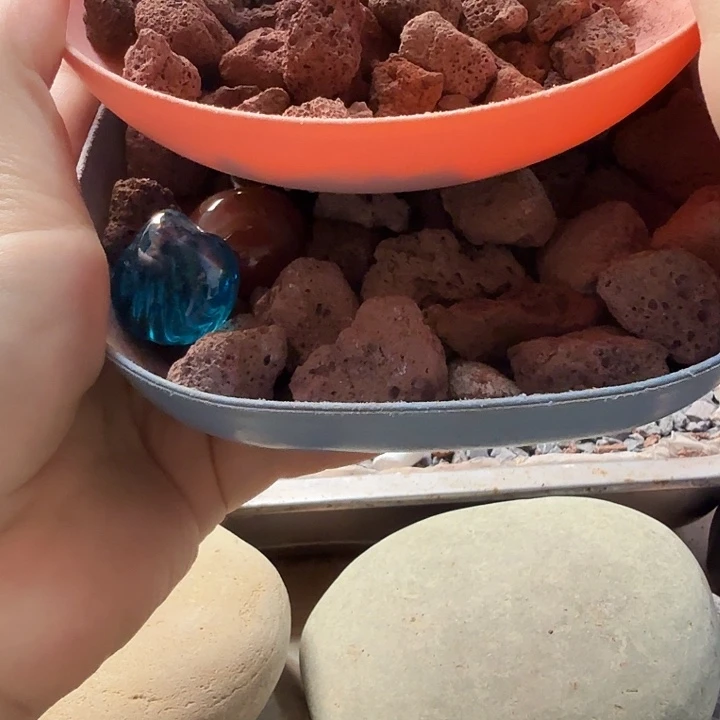 火山石颗粒红色精洗，1到2厘米40斤，2到3厘米20斤