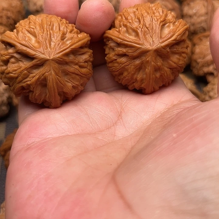 趙***財吊坠文玩核桃你们都在