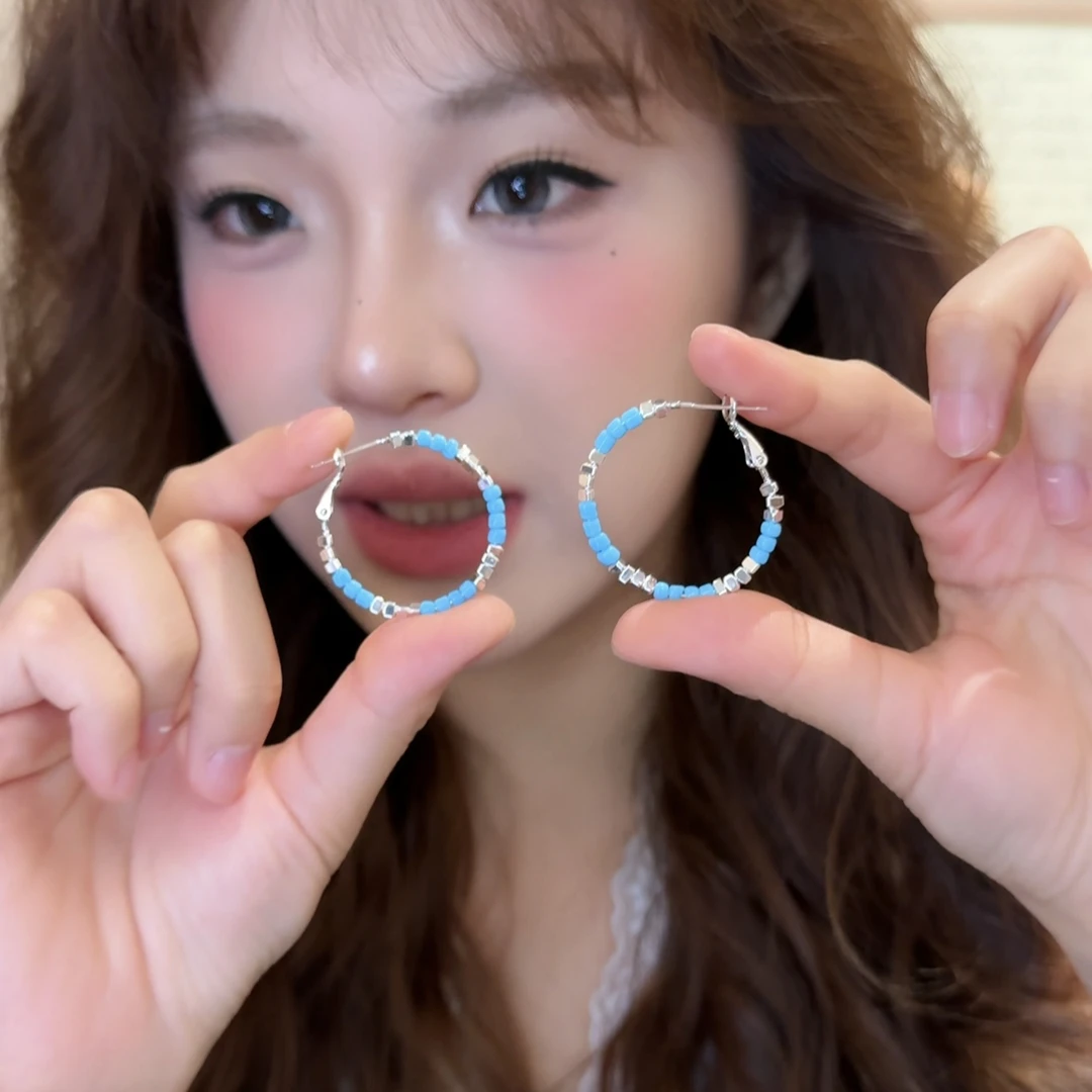 铜合金耳饰 彩色串珠碎银子圈圈耳环女小众高级感耳圈方圆脸耳饰