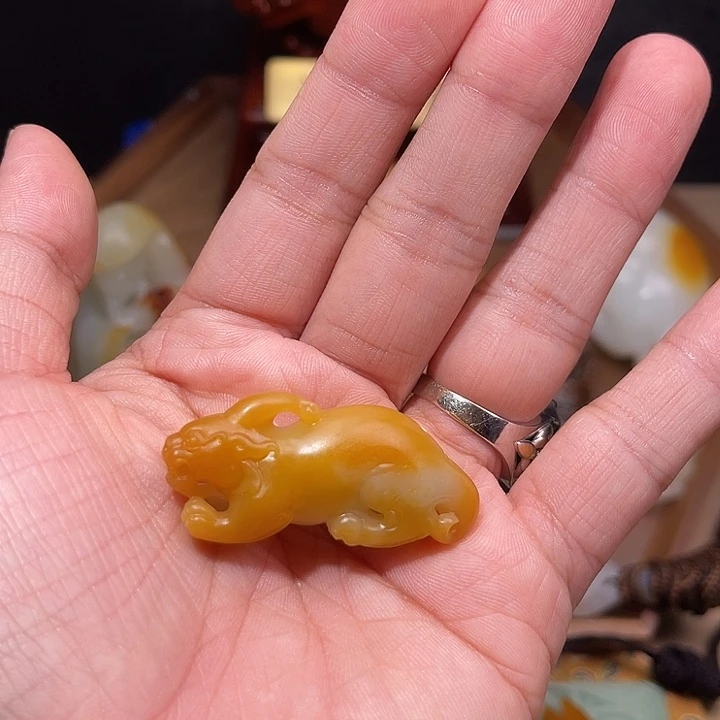 奶***水和田玉未镶嵌颈饰