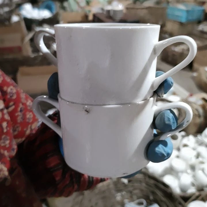 摆件盘子碗茶壶啥都有