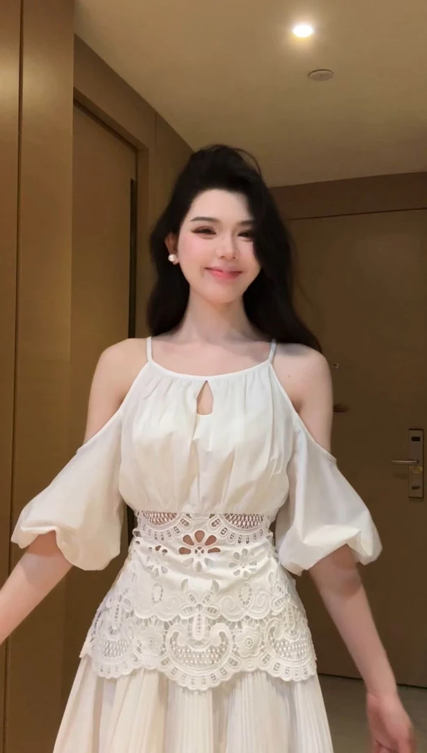 【小甜樱子】设计感时尚温柔气质露肩上衣加半身裙套装6800款