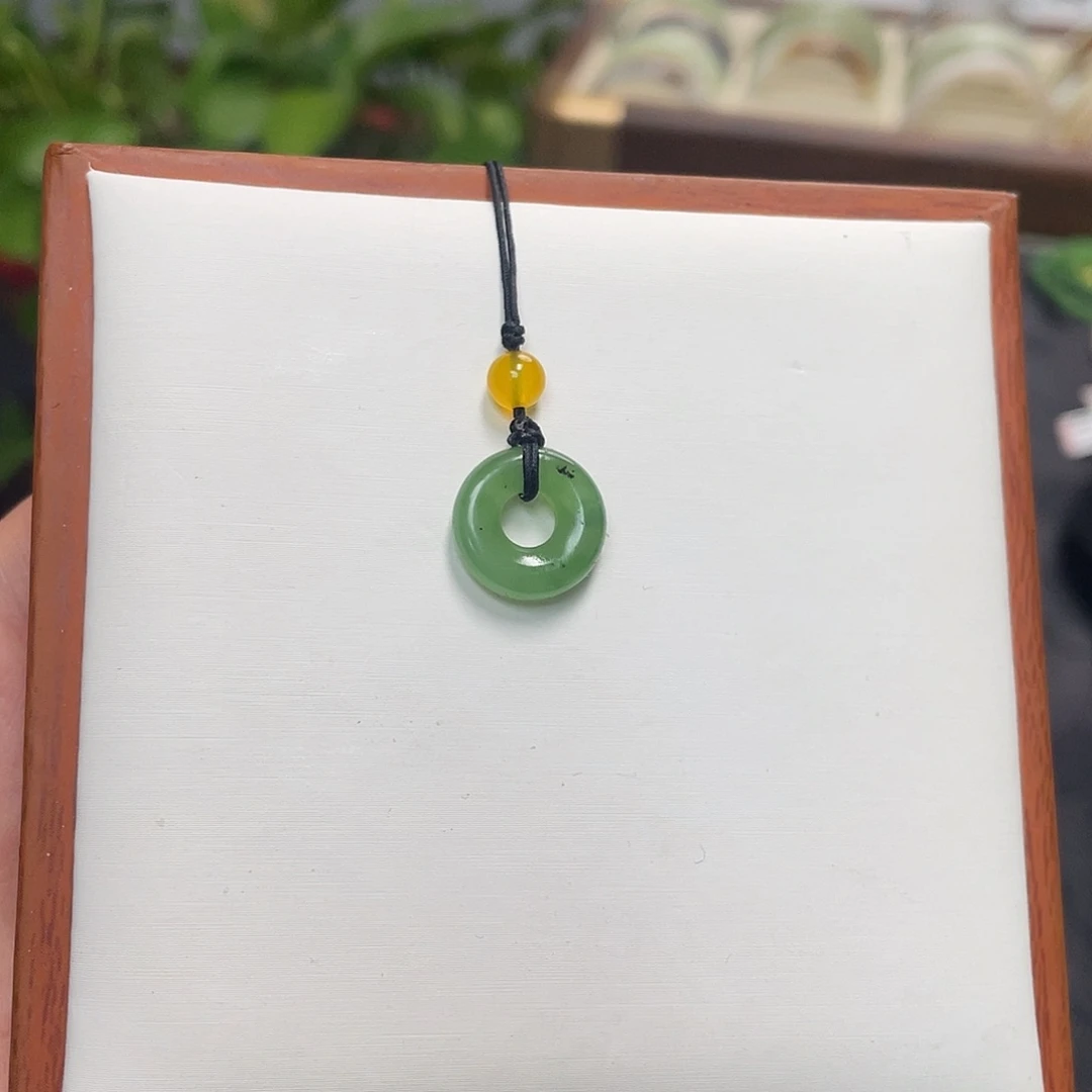 和田玉未镶嵌车挂