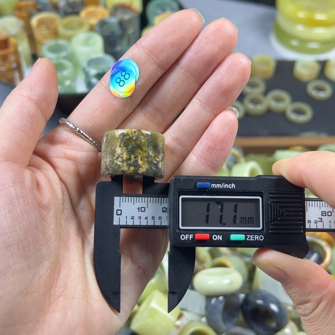 蛇纹石玉未镶嵌戒指