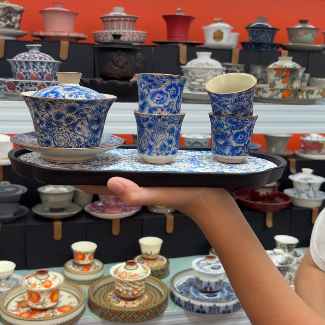 茶具是由法国人手工