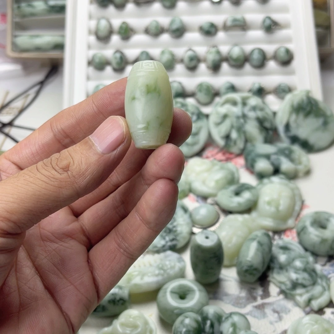 ****星蛇纹石玉未镶嵌颈饰