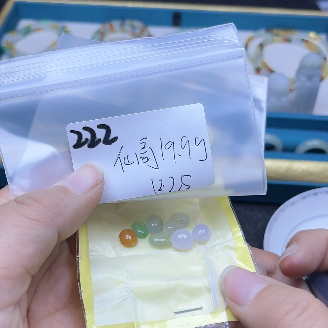 ィ***哥翡翠未镶嵌颈饰不退