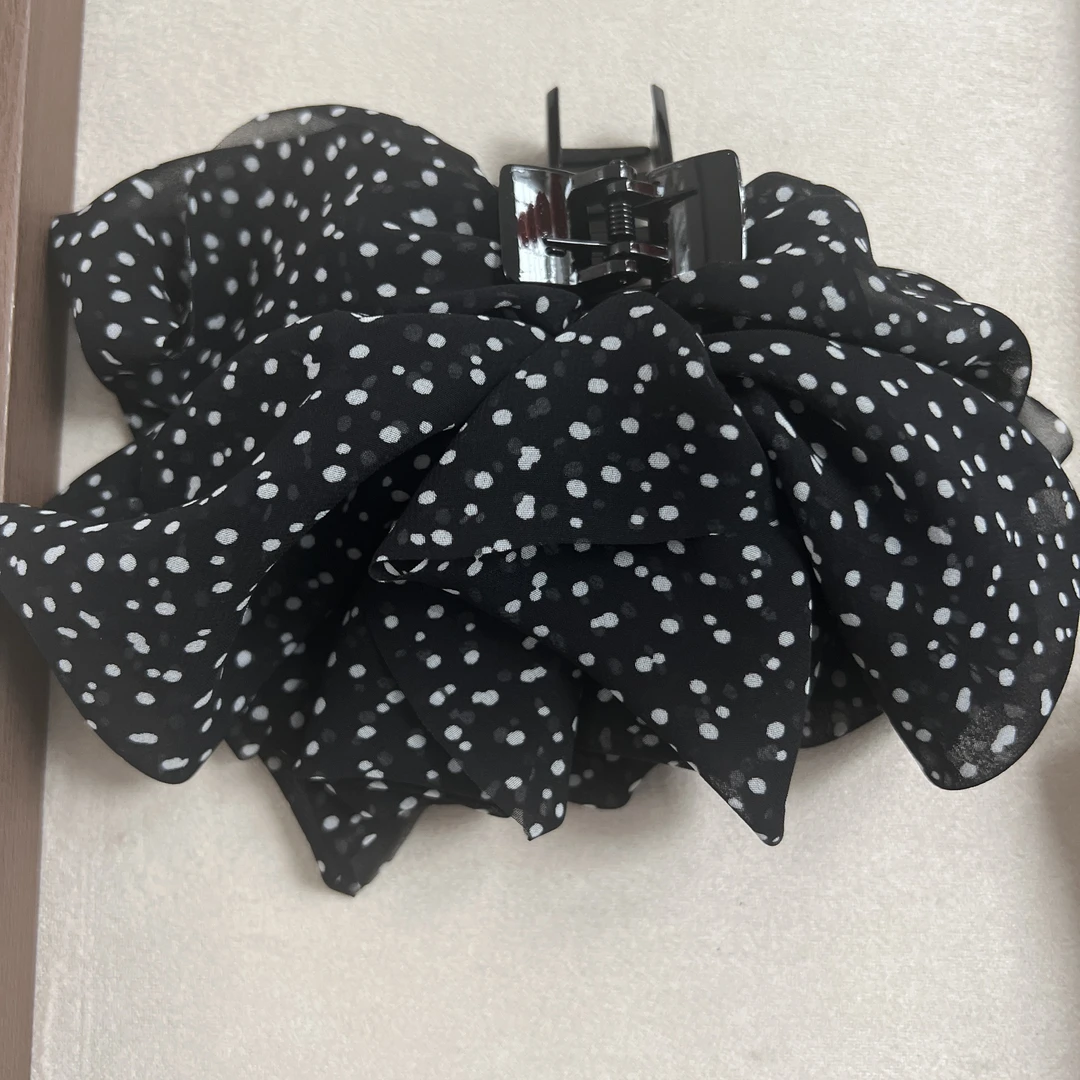 极简风黑色波点抓夹