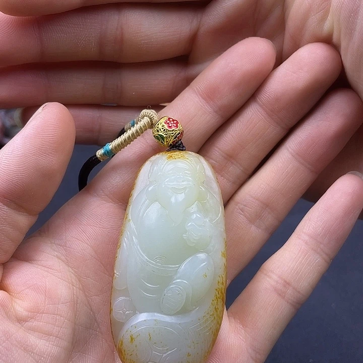 颈饰未镶嵌和田玉（糖玉）