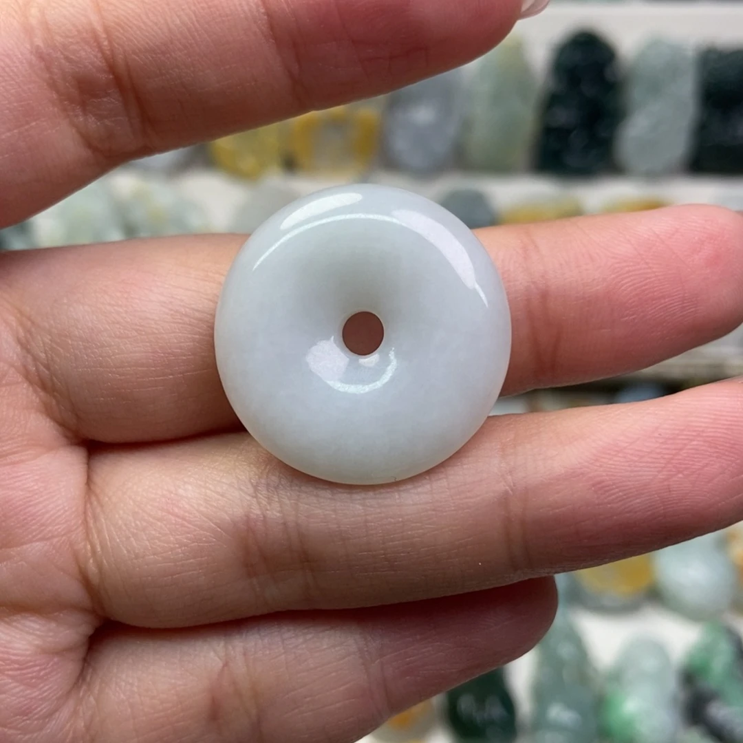 翡翠吊坠(赠链)未镶嵌