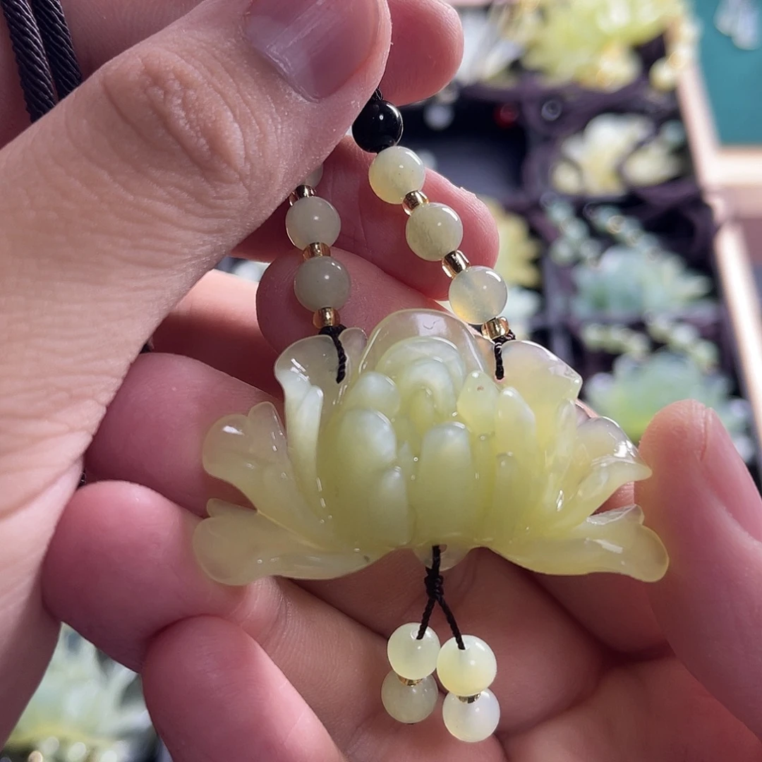 倚***落蛇纹石玉未镶嵌颈饰