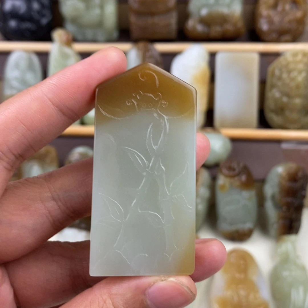 挚***吉颈饰未镶嵌和田玉