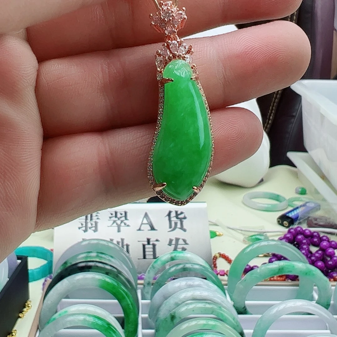 翡翠吊坠(赠链)银S925镶嵌