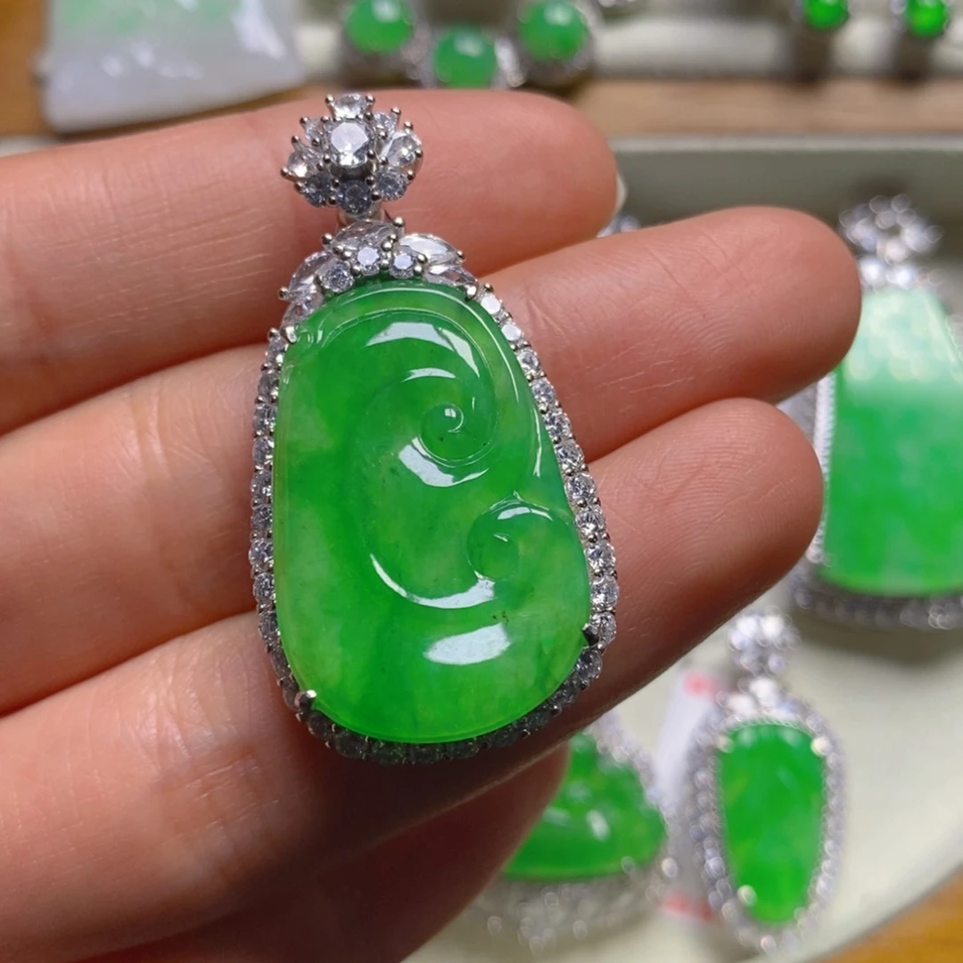 翡翠颈饰银S925镶嵌如意吊坠