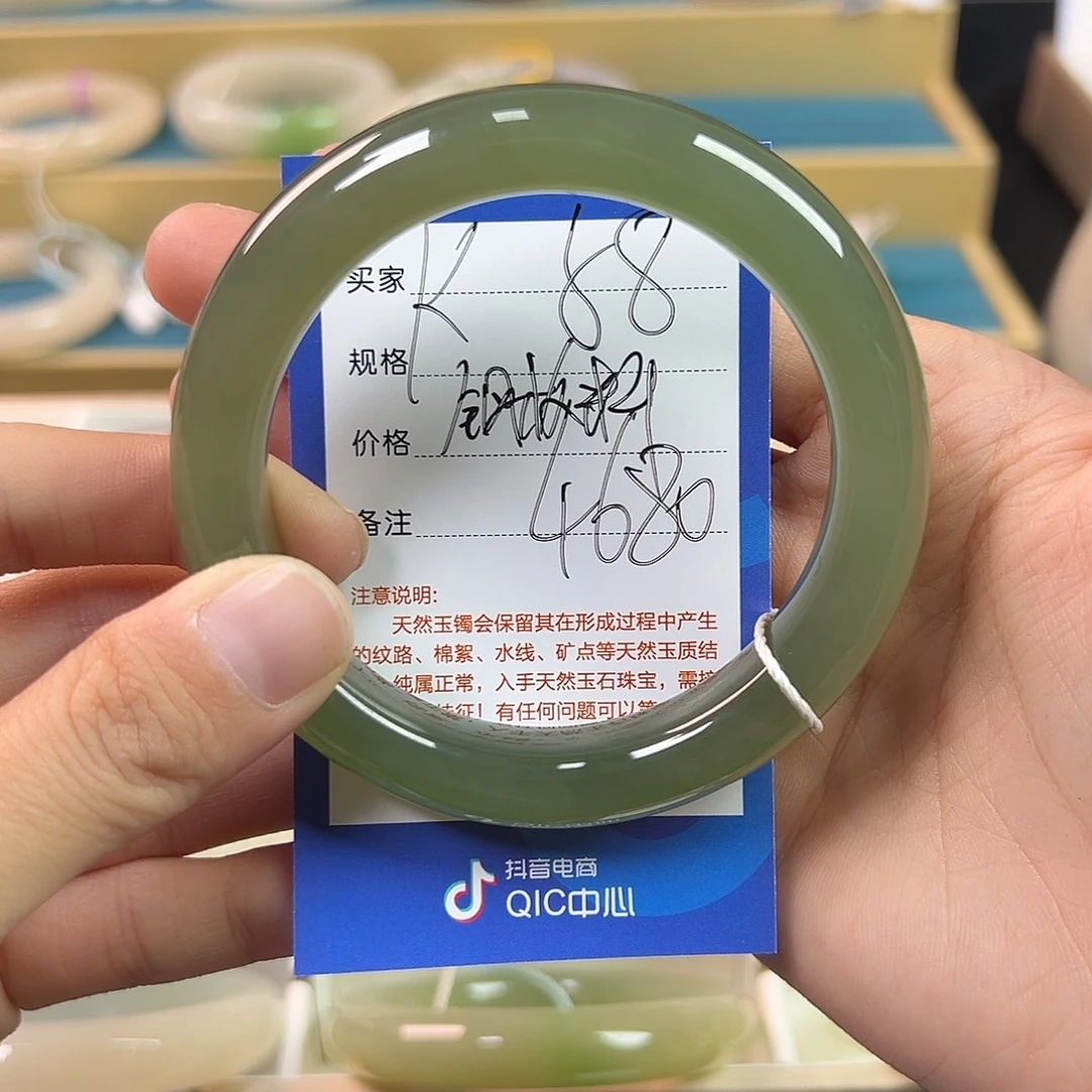 明***空和田玉未镶嵌手镯