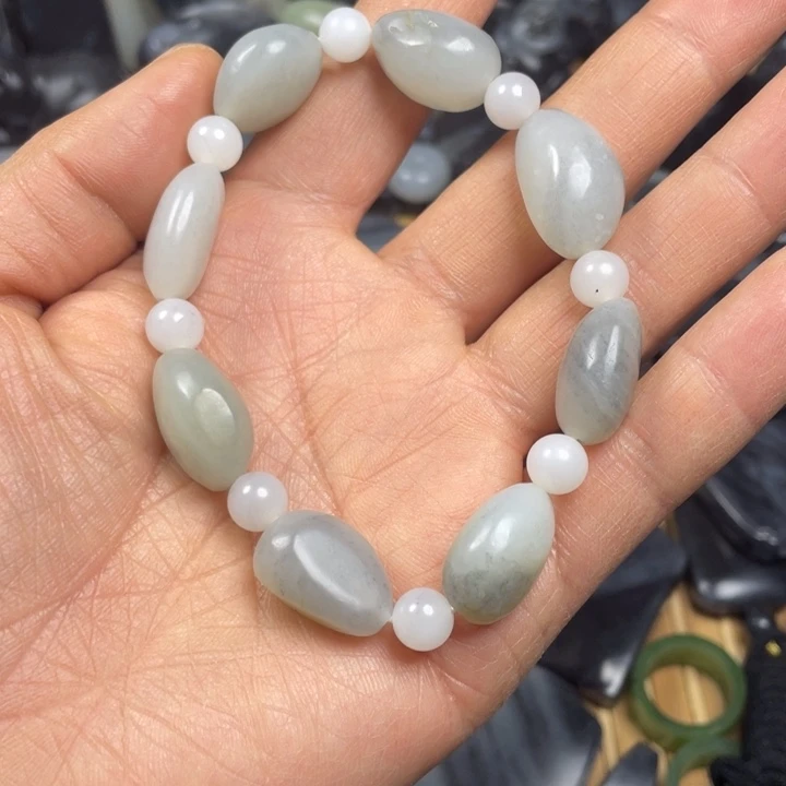 和田玉挂件未镶嵌山*人