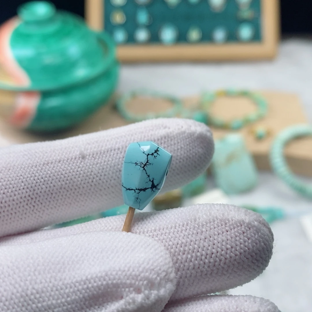 绿松石颈饰未镶嵌