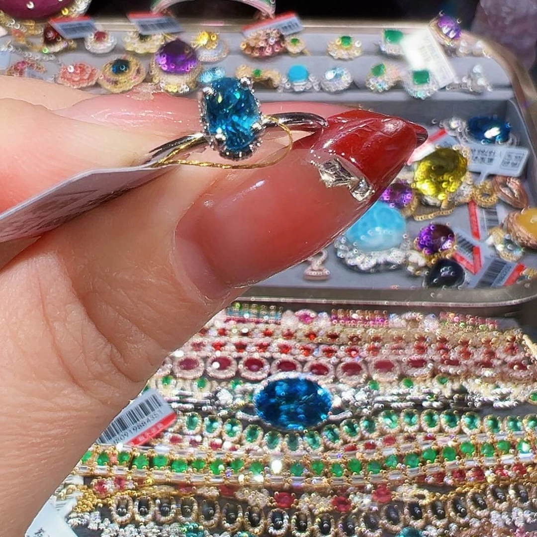 银S925镶嵌天然锆石戒指