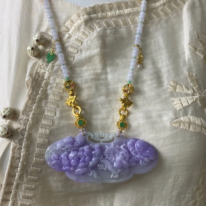 翡翠吊坠(赠链)未镶嵌