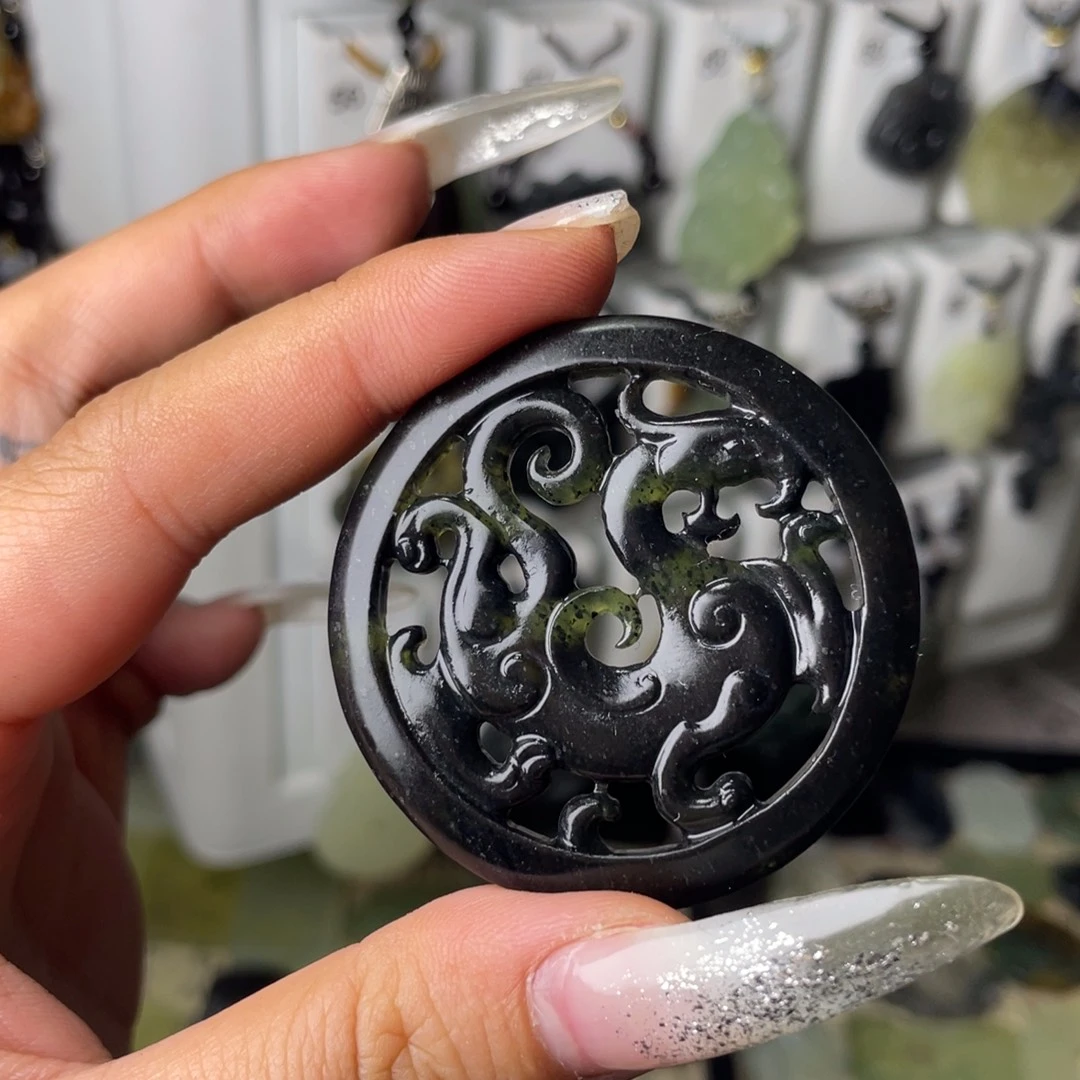 …***奏岫玉未镶嵌颈饰龙