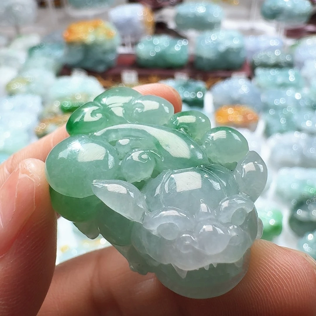 翡翠挂件未镶嵌在****鑫貔貅