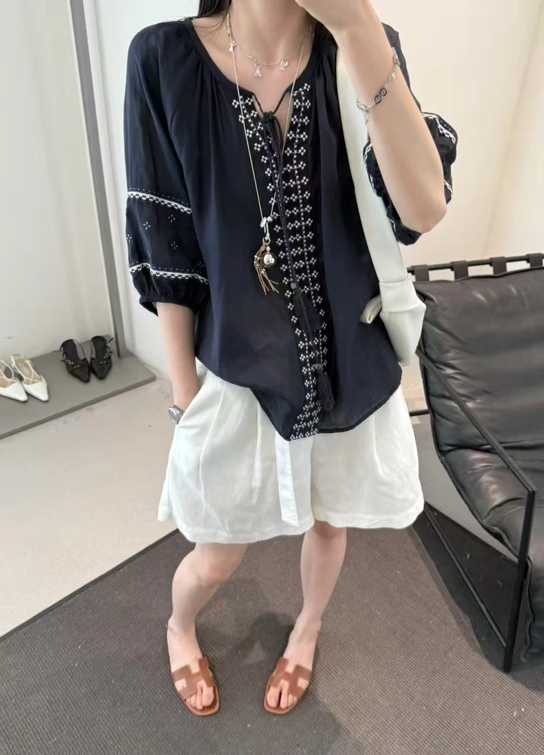 王姐专属-2025夏季复古刺绣系带V领设计感上衣【E风尚-99273】