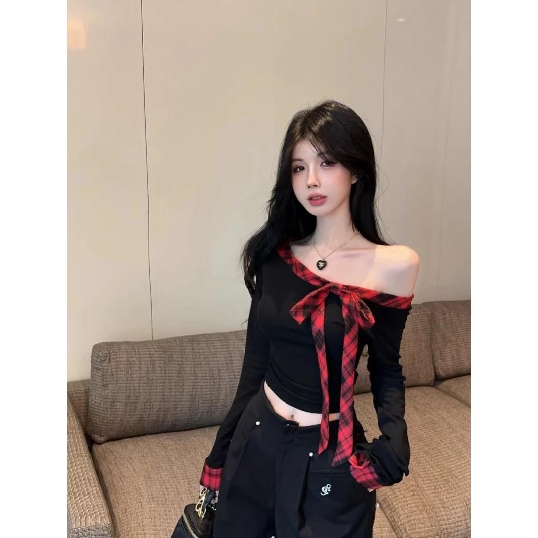 辣妹显瘦格纹拼接斜肩长袖打底衫女设计感修身显瘦德绒黑色上衣潮