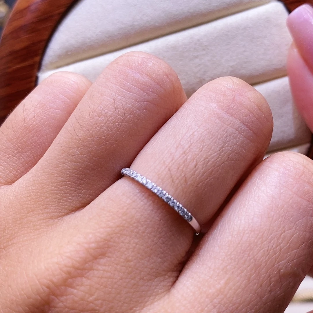 钻石戒指/指环铂Pt950镶嵌10分排戒铂金款