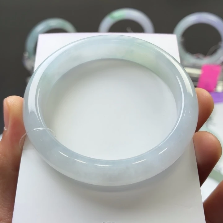 翡翠手镯未镶嵌翡翠手镯