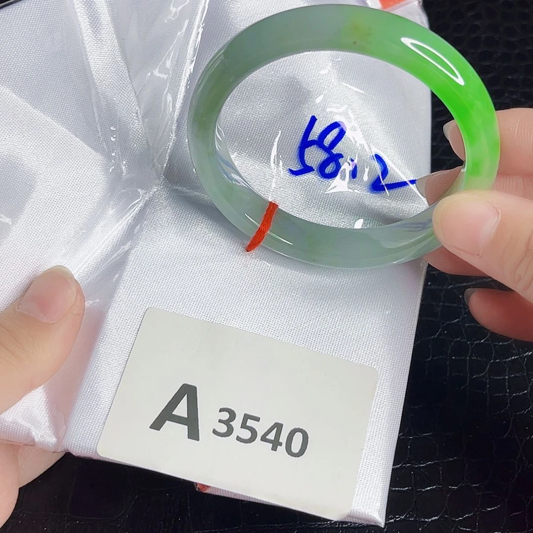 手饰翡翠未镶嵌手镯