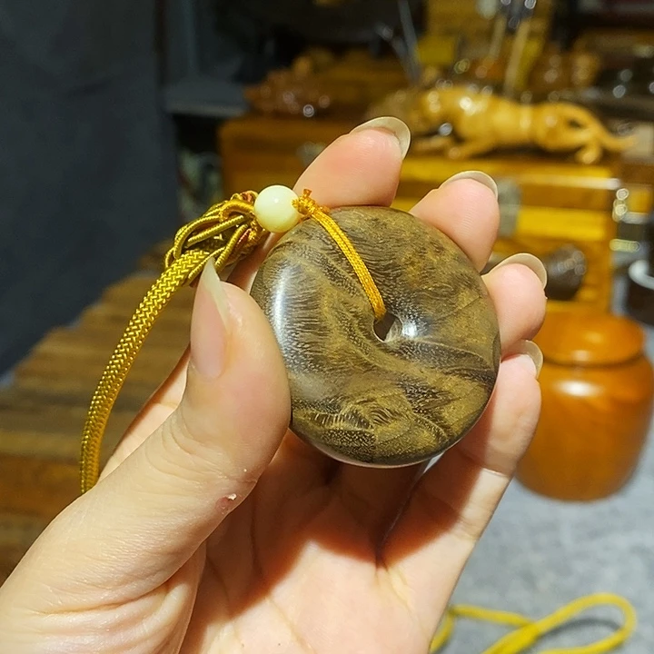 华***物金丝楠阴沉木平安扣
