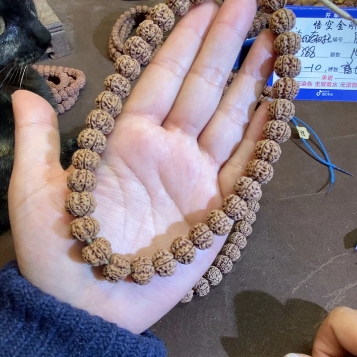 小***陈金刚菩提吊坠一档凹底梅花手持