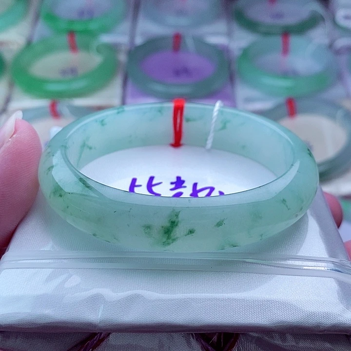 翡翠未镶嵌手镯（贵妃镯）512绿野仙踪冰透冰胶起光飘花