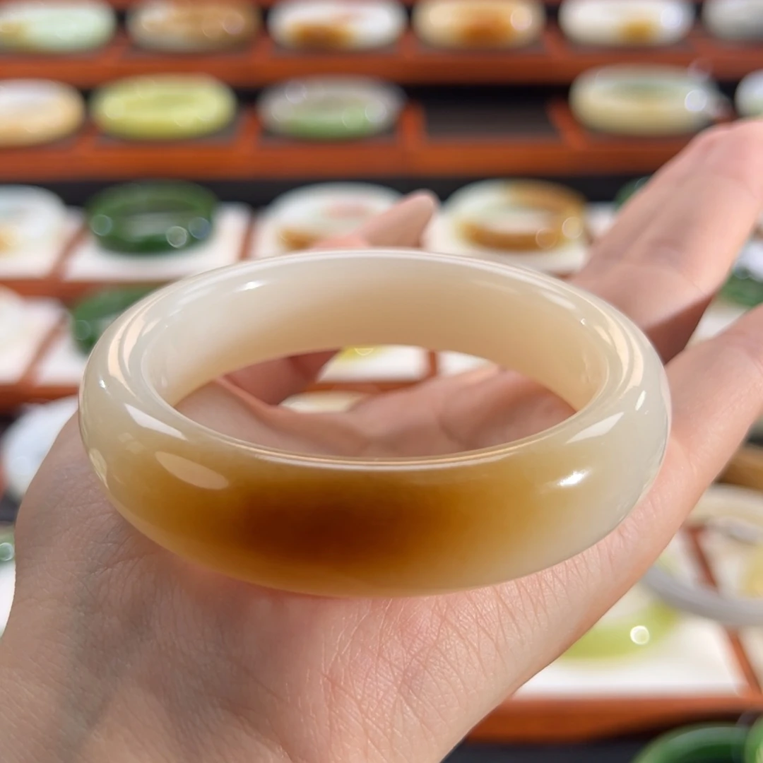 和田玉（糖玉）手镯未镶嵌千*香