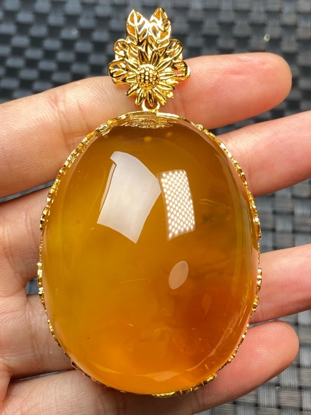 天然鸡油红蜜蜡三件套（吊坠）手工雕花包边镶嵌天然