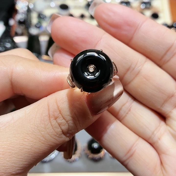 翡翠18K金镶嵌戒指