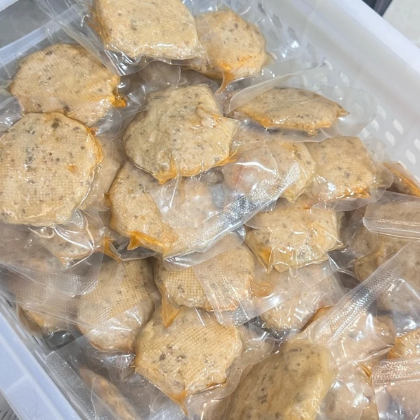 鸡肉三文鱼饼猫猫狗狗宠物零食自制零添加营养鱼油美毛湿粮鲜食