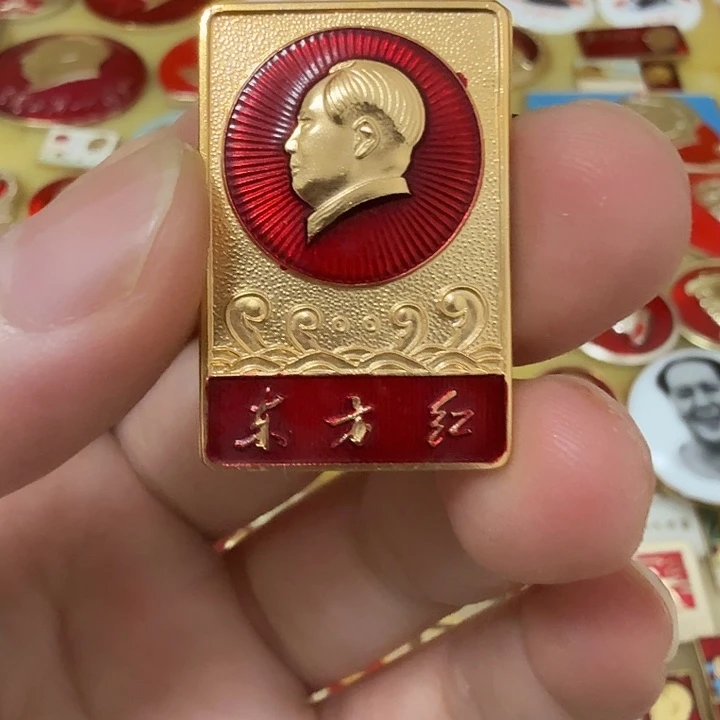 萬***铝毛爷爷像章，万岁