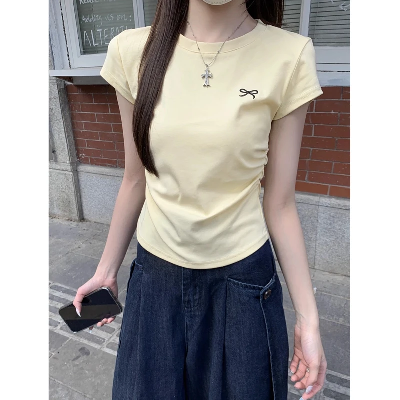 圆领正肩显白短袖T恤女夏新款褶皱收腰奶黄色蝴蝶结刺绣辣妹上衣