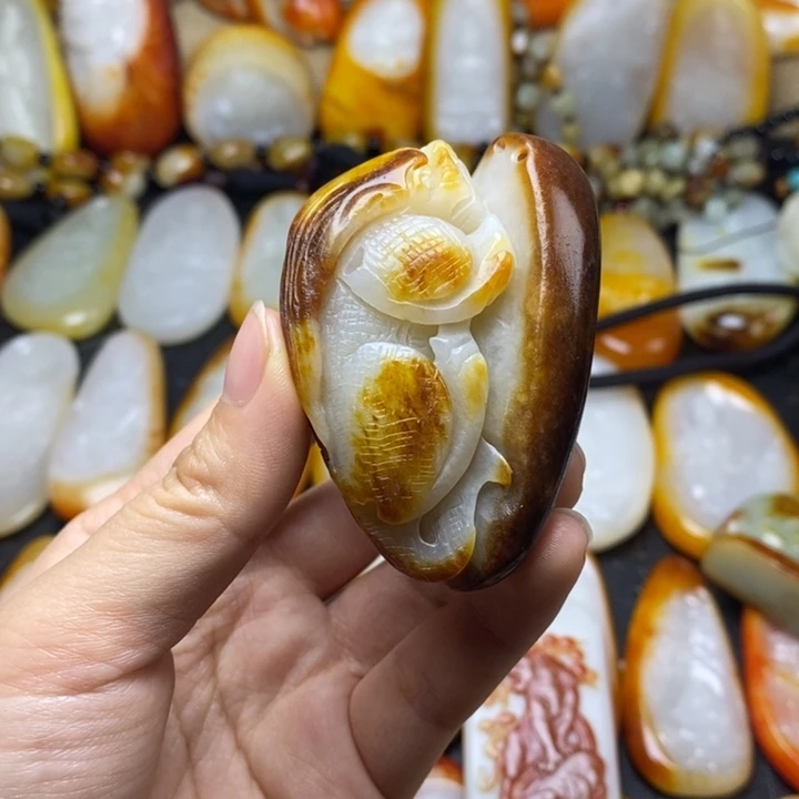 农***人和田玉未镶嵌颈饰