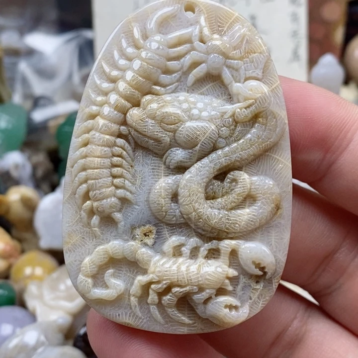 石英质玉未镶嵌颈饰