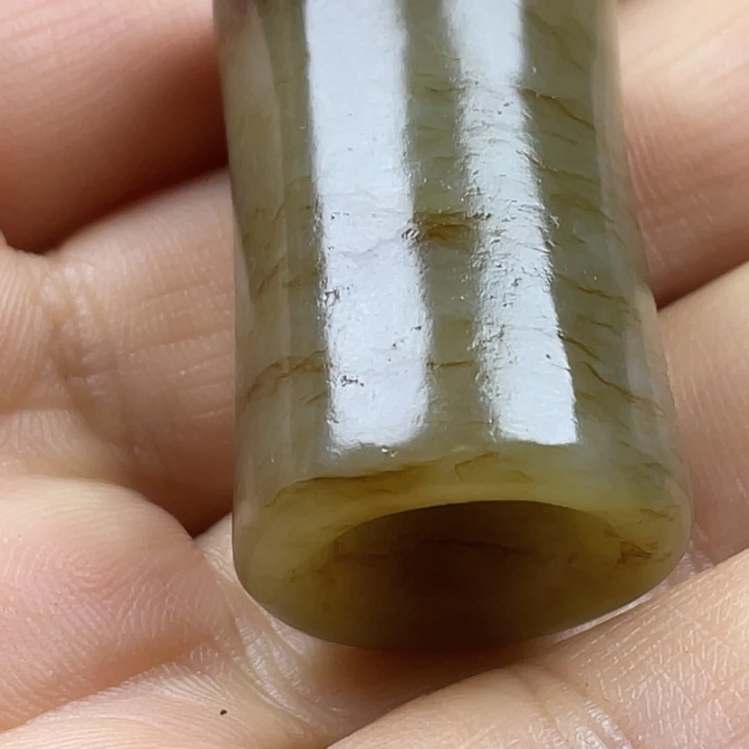 顺***子和田玉未镶嵌颈饰