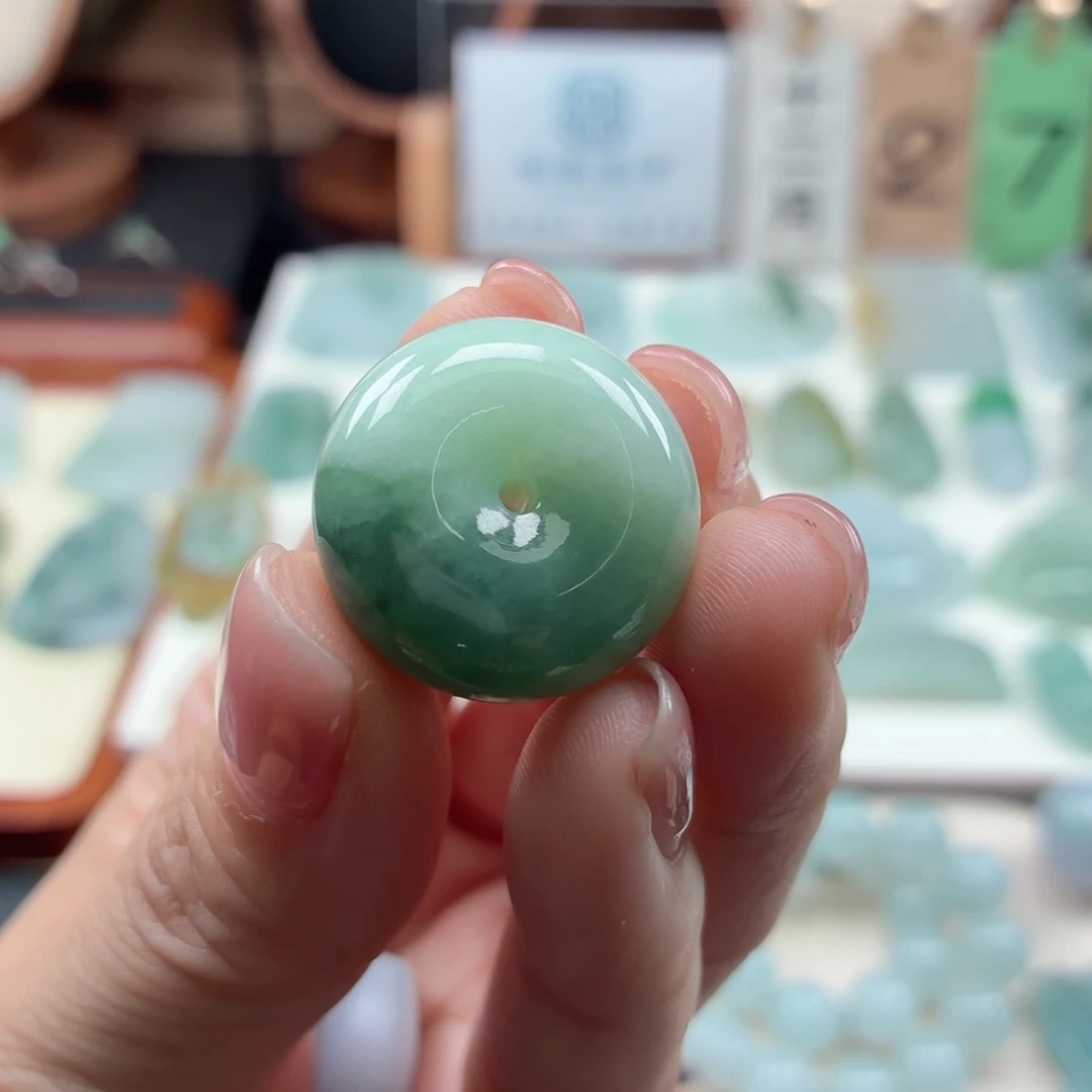 翡翠未镶嵌颈饰天然A货翡翠