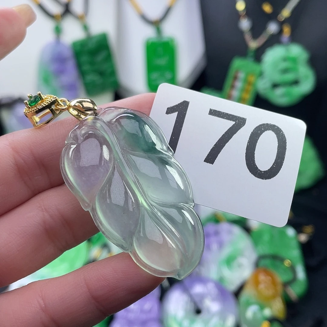 翡翠未镶嵌吊坠(赠链)